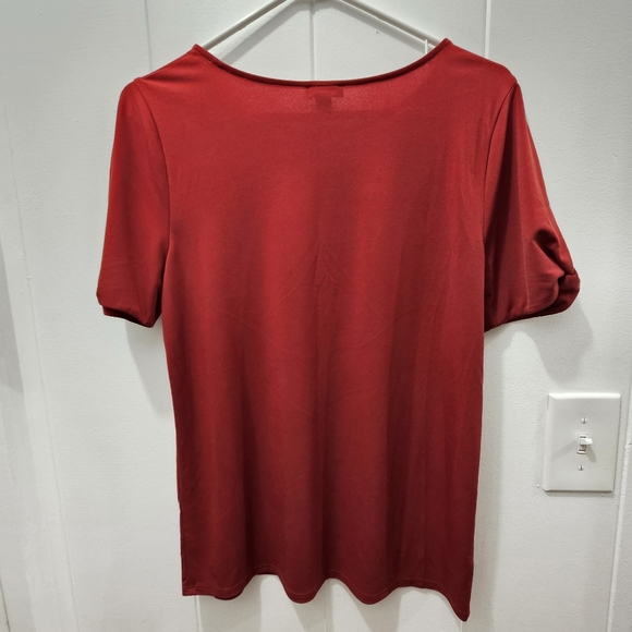 Bundle Of Ann Taylor Cut Out Sleeve/Shoulder Tops in Wine and Black Size Medium - Picture 5 of 15
